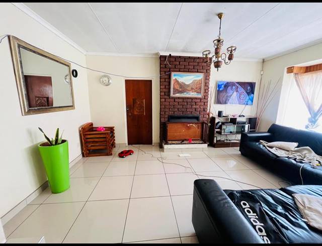 5 BEDROOM HOUSE FOR SALE IN BIRCHLEIGH NORTH